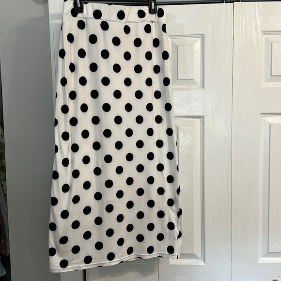 Black/Off-white Polka Dot skirt by Sweet Modesty. Fully lined. Size M. - Picture 2 of 7